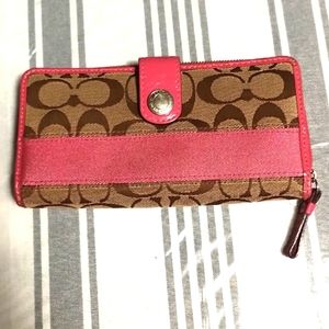 GORGEOUS COACH SIGNITURE STRIP KHAKI/DUSTY ROSE ZIP BILLFOLD/WALLET